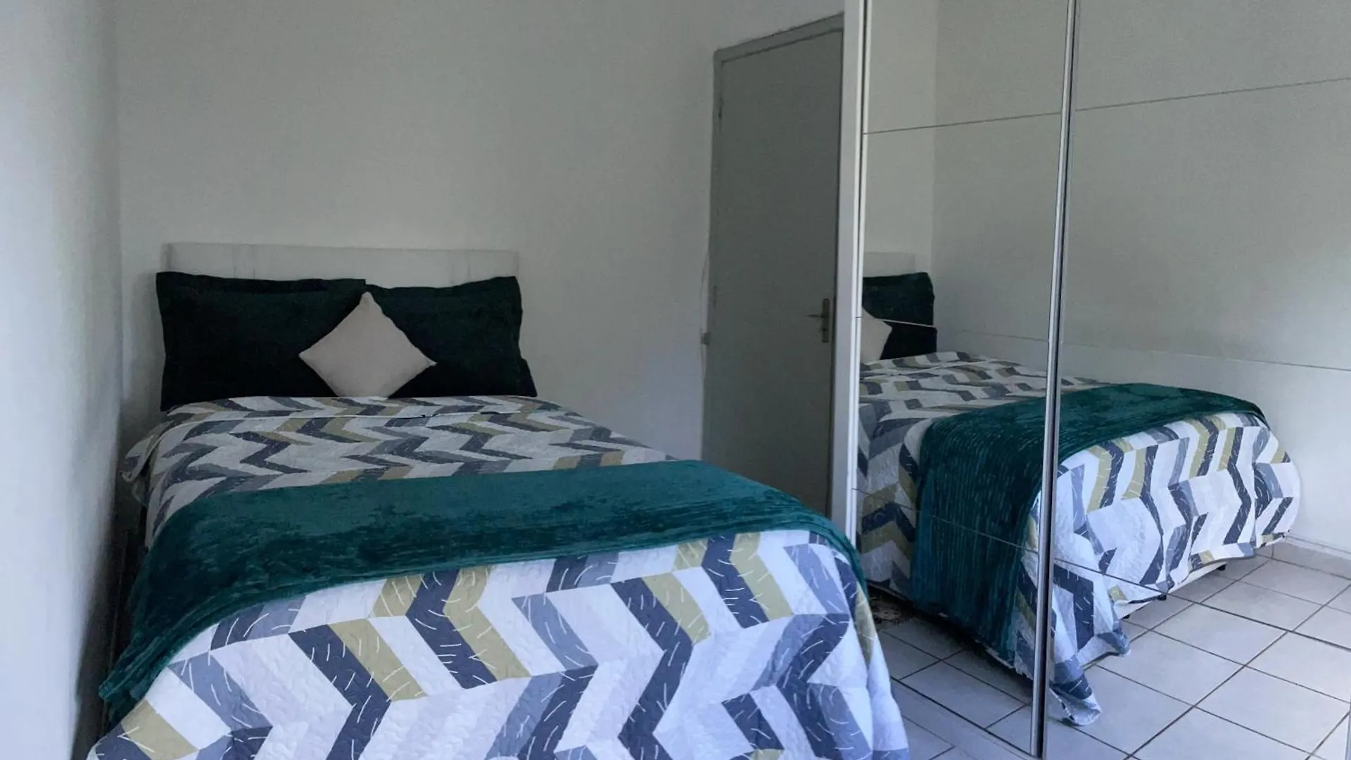 포르투알레그리 Apartamento Familiar Com Estacionamento 아파트